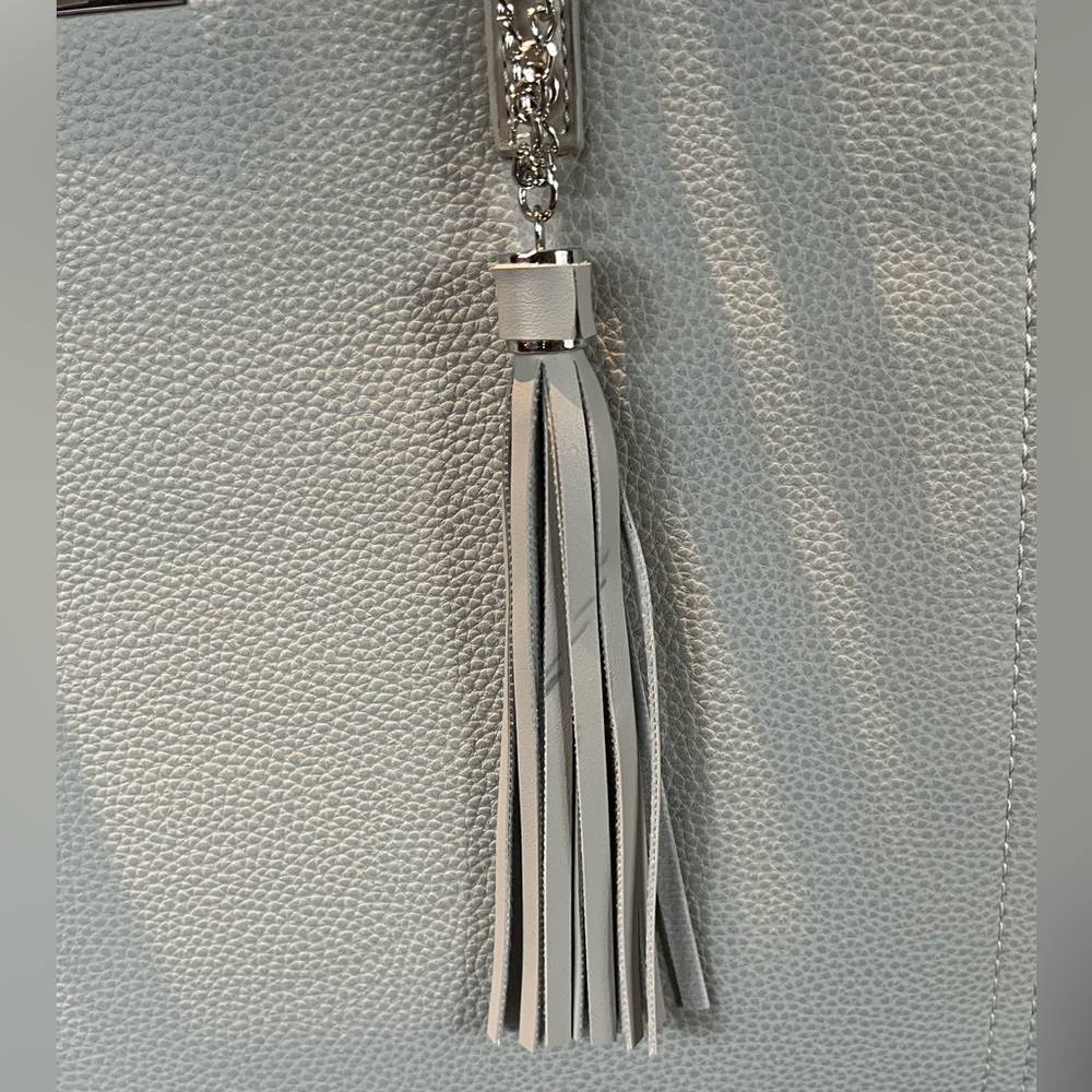 DAVID JONES Vegan leather tote bag in light grey. - Picture 4 of 9